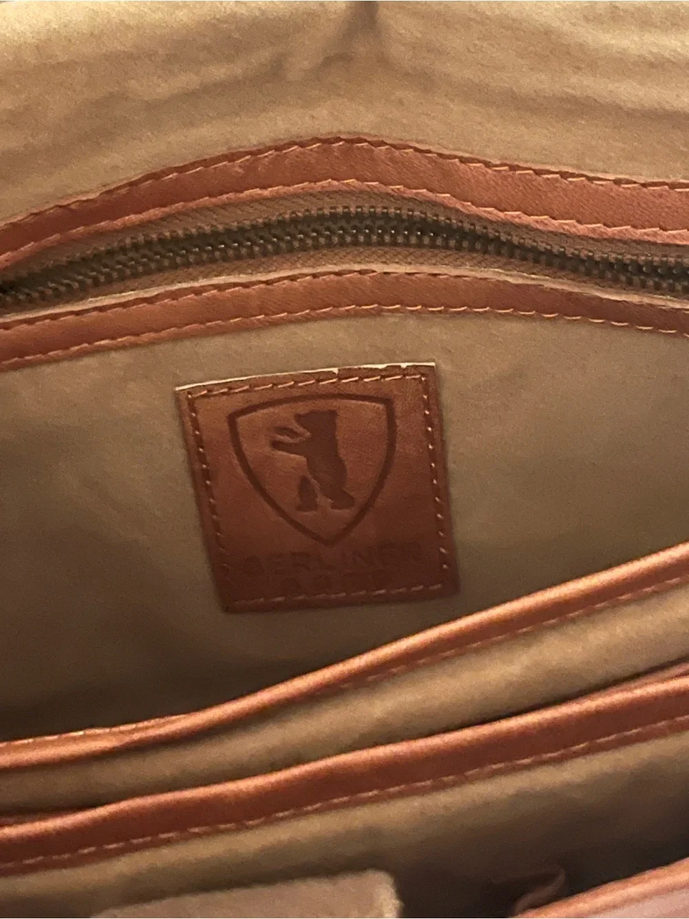 Men's Vin Leather Berliner  Messenger Bag in Cognac Brown - Classic Urban Carry